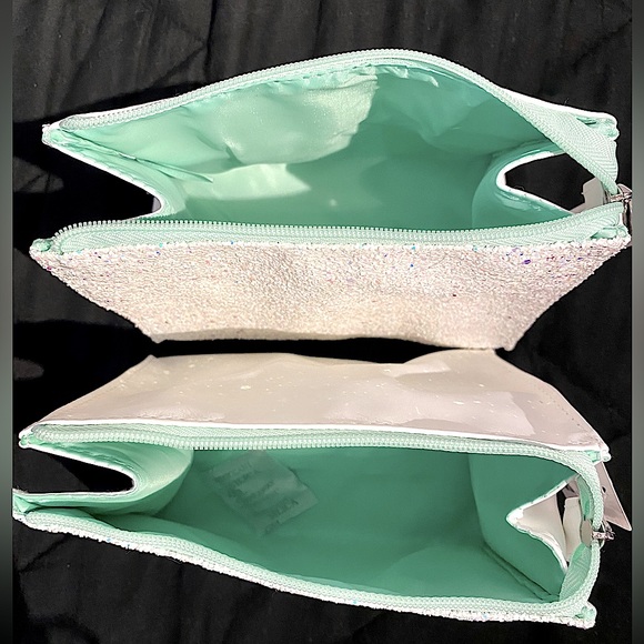 New Clinique Bag Set! - Picture 7 of 7